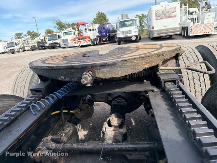 image for item FB5207 2006 Peterbilt 379 semi truck