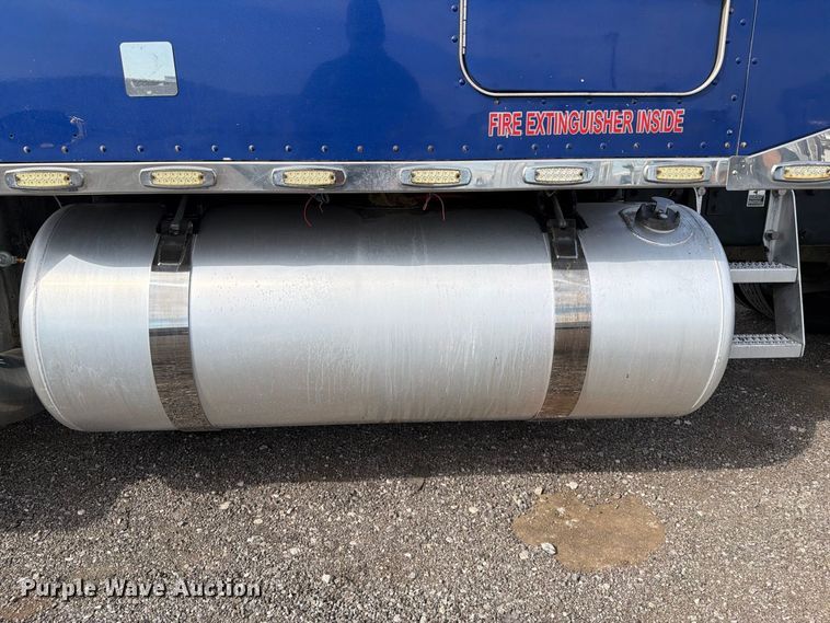 image for item FB5207 2006 Peterbilt 379 semi truck