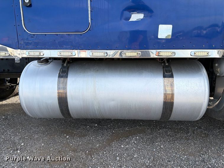 image for item FB5207 2006 Peterbilt 379 semi truck