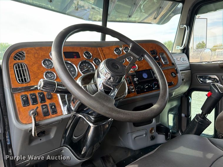 image for item FB5207 2006 Peterbilt 379 semi truck