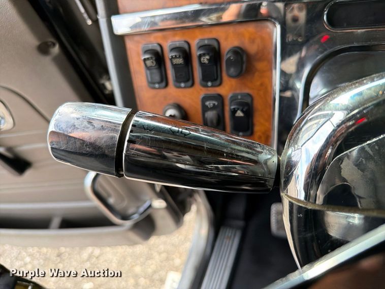 image for item FB5207 2006 Peterbilt 379 semi truck
