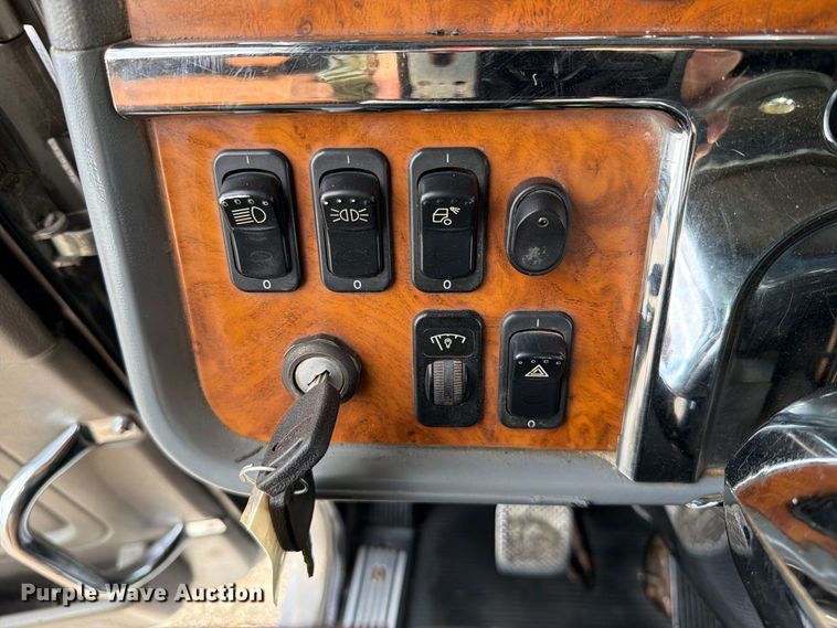 image for item FB5207 2006 Peterbilt 379 semi truck