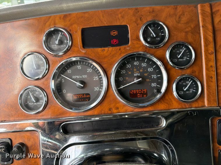 image for item FB5207 2006 Peterbilt 379 semi truck