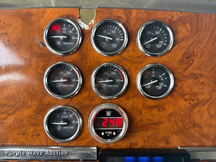 image for item FB5207 2006 Peterbilt 379 semi truck