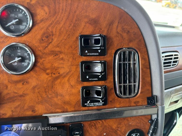 image for item FB5207 2006 Peterbilt 379 semi truck