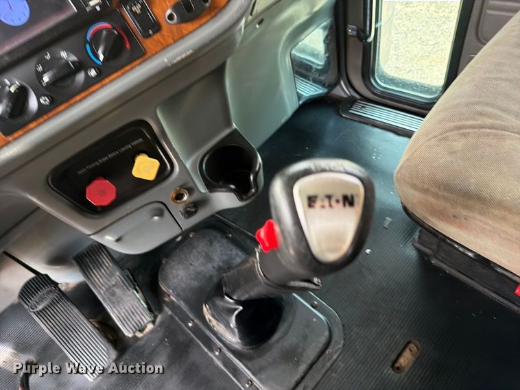 image for item FB5207 2006 Peterbilt 379 semi truck