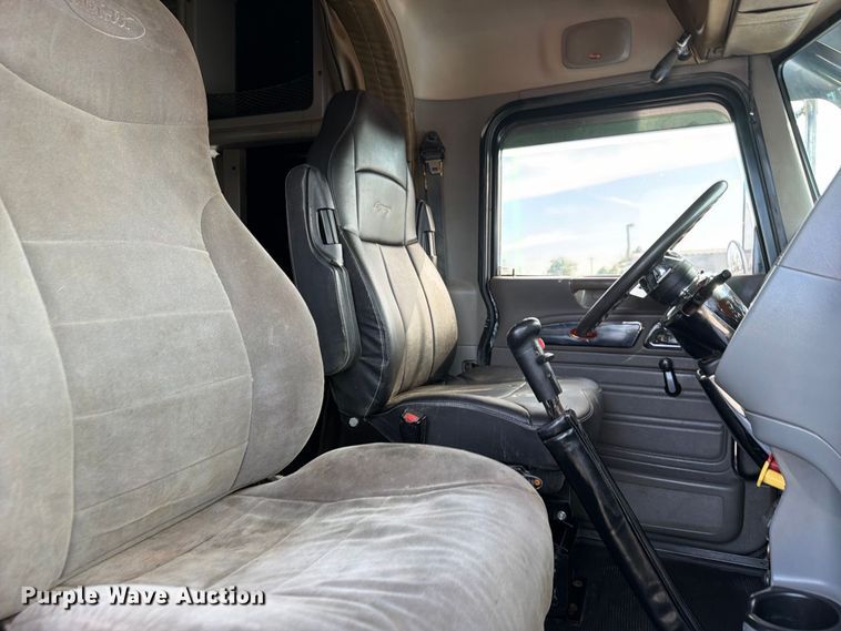 image for item FB5207 2006 Peterbilt 379 semi truck