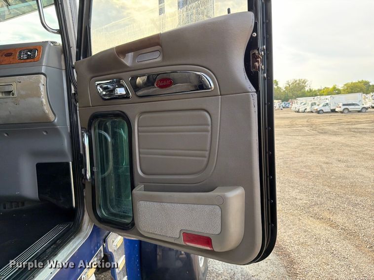 image for item FB5207 2006 Peterbilt 379 semi truck