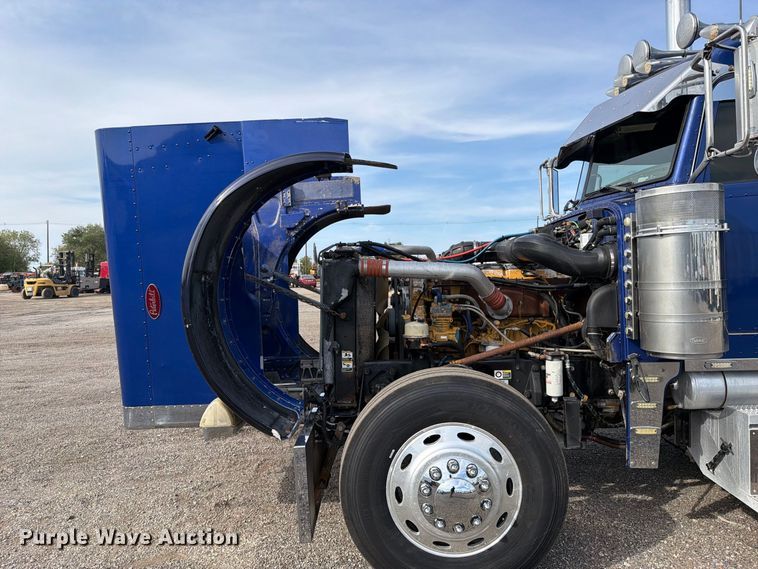 image for item FB5207 2006 Peterbilt 379 semi truck