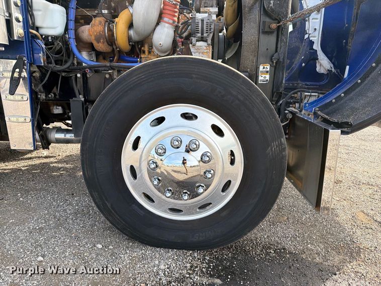 image for item FB5207 2006 Peterbilt 379 semi truck