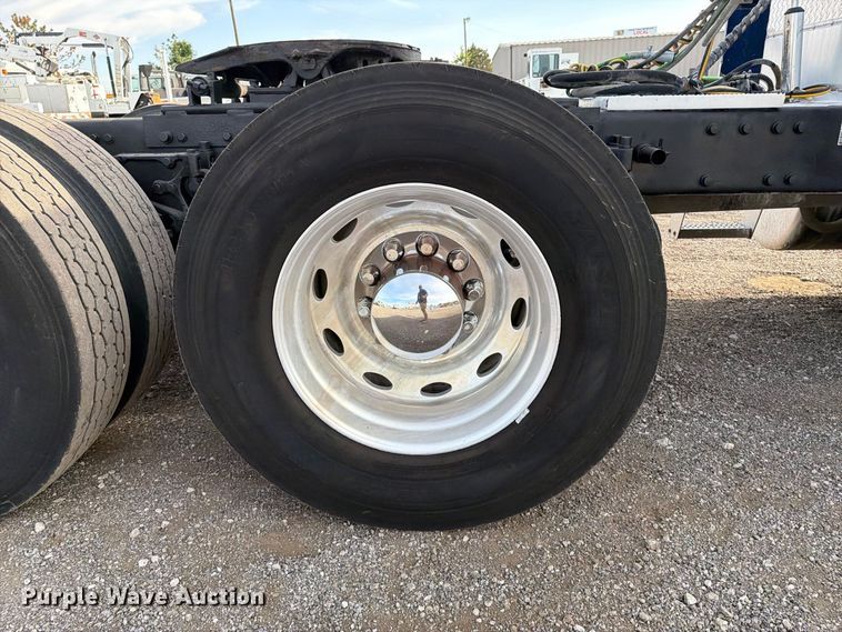 image for item FB5207 2006 Peterbilt 379 semi truck
