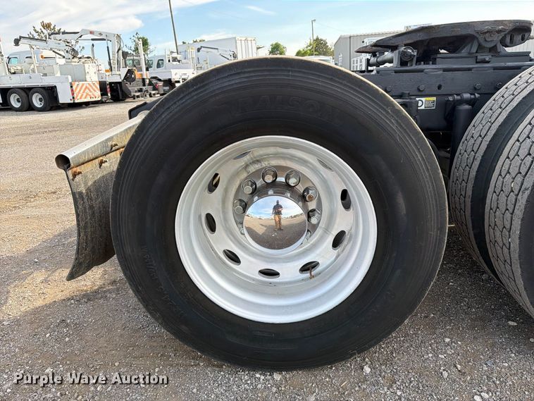 image for item FB5207 2006 Peterbilt 379 semi truck