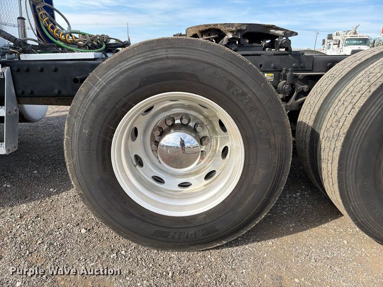 image for item FB5207 2006 Peterbilt 379 semi truck