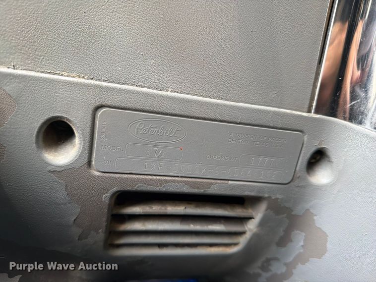 image for item FB5207 2006 Peterbilt 379 semi truck