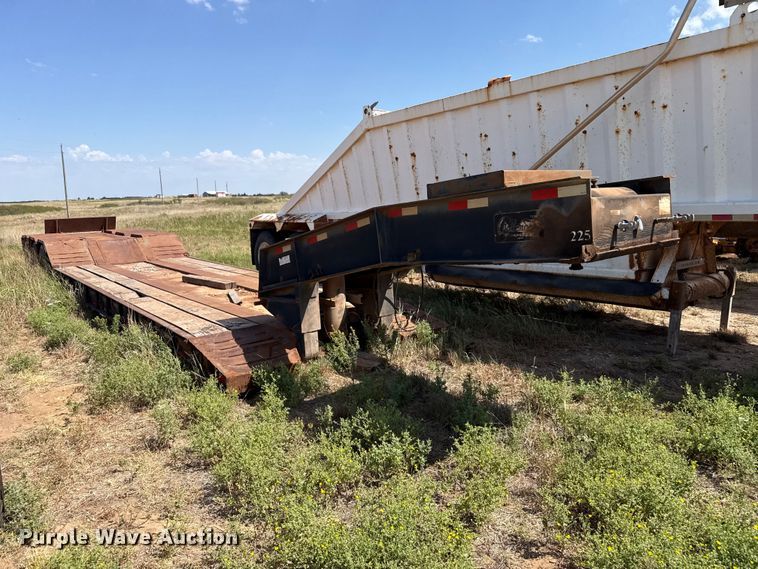 image for item FB6905 1995 Witzco Challenger lowboy equipment trailer