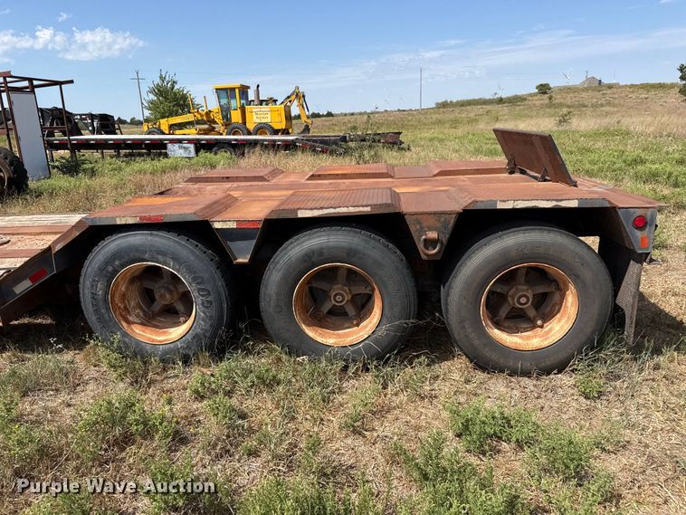 image for item FB6905 1995 Witzco Challenger lowboy equipment trailer