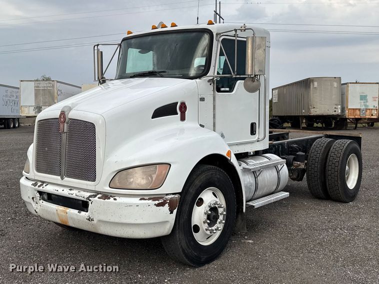 image for item FC4451 2016 Kenworth T300 truck cab and chassis