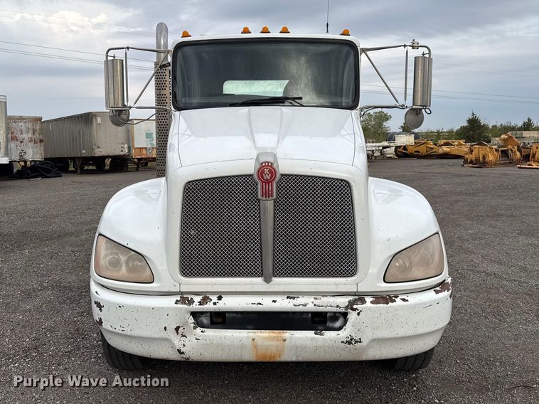 image for item FC4451 2016 Kenworth T300 truck cab and chassis