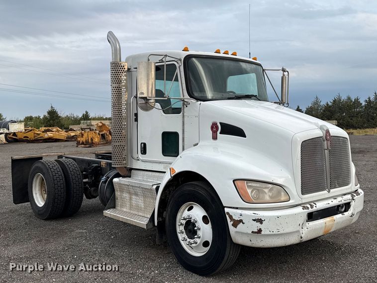 image for item FC4451 2016 Kenworth T300 truck cab and chassis