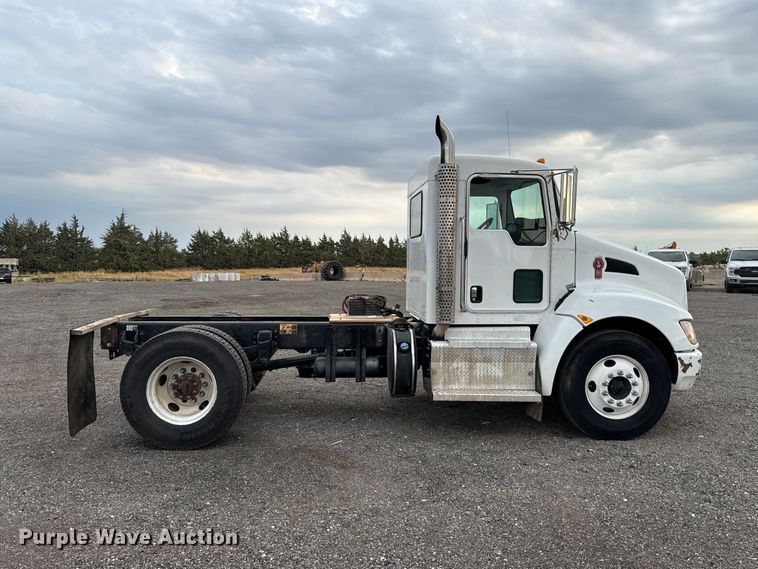 image for item FC4451 2016 Kenworth T300 truck cab and chassis