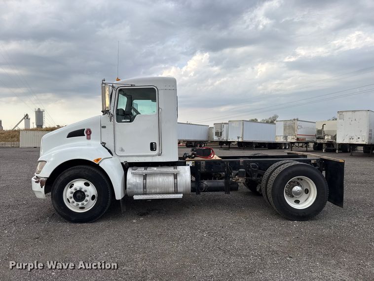 image for item FC4451 2016 Kenworth T300 truck cab and chassis