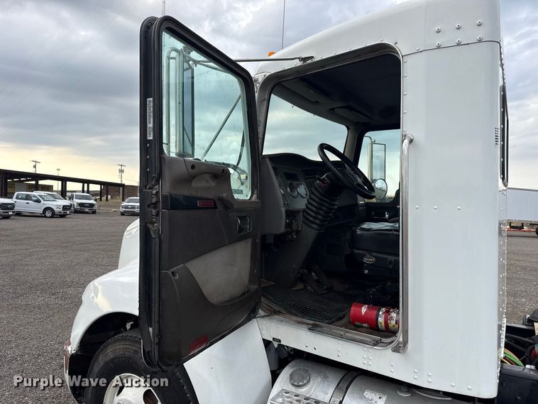 image for item FC4451 2016 Kenworth T300 truck cab and chassis
