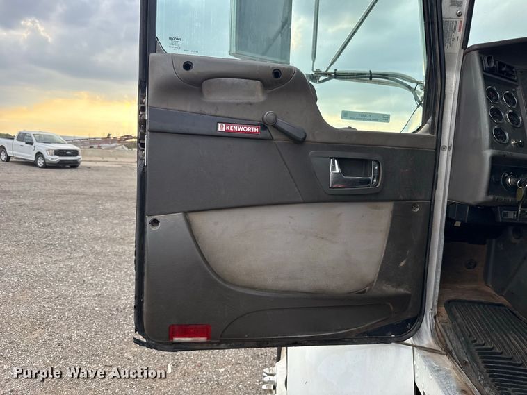 image for item FC4451 2016 Kenworth T300 truck cab and chassis