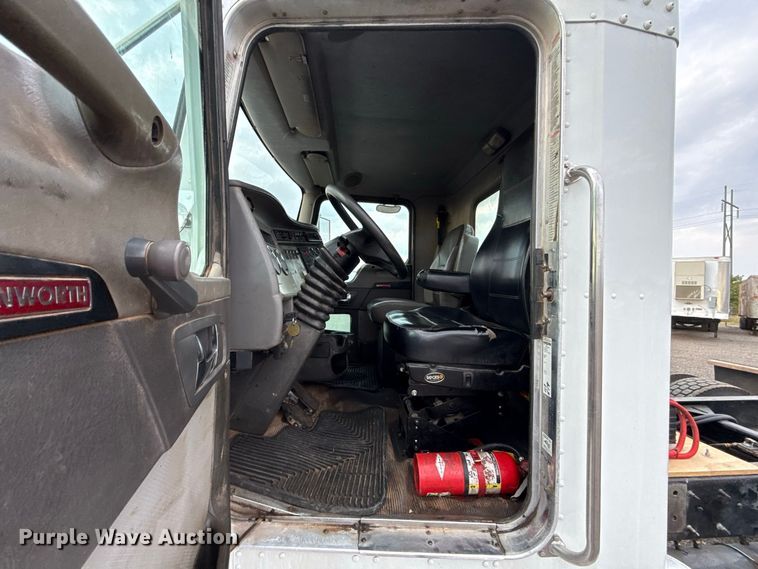 image for item FC4451 2016 Kenworth T300 truck cab and chassis