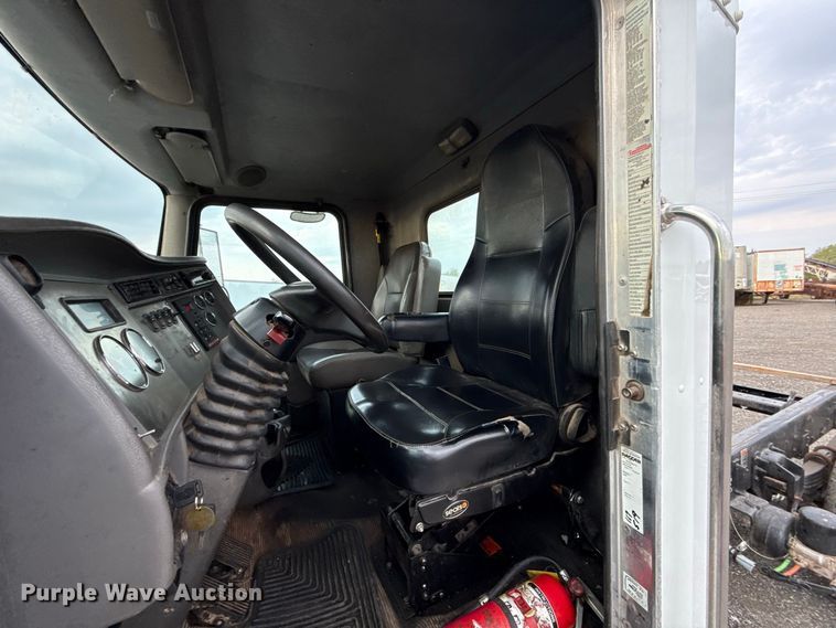 image for item FC4451 2016 Kenworth T300 truck cab and chassis