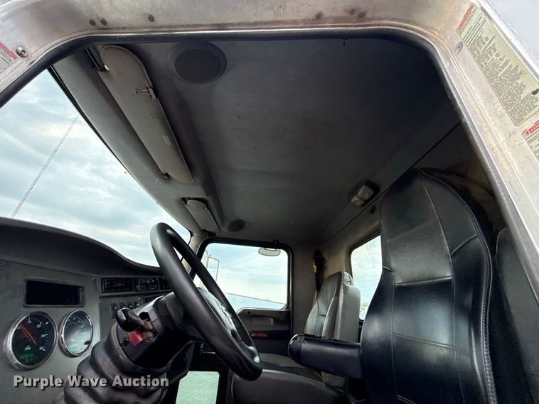 image for item FC4451 2016 Kenworth T300 truck cab and chassis