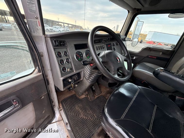 image for item FC4451 2016 Kenworth T300 truck cab and chassis