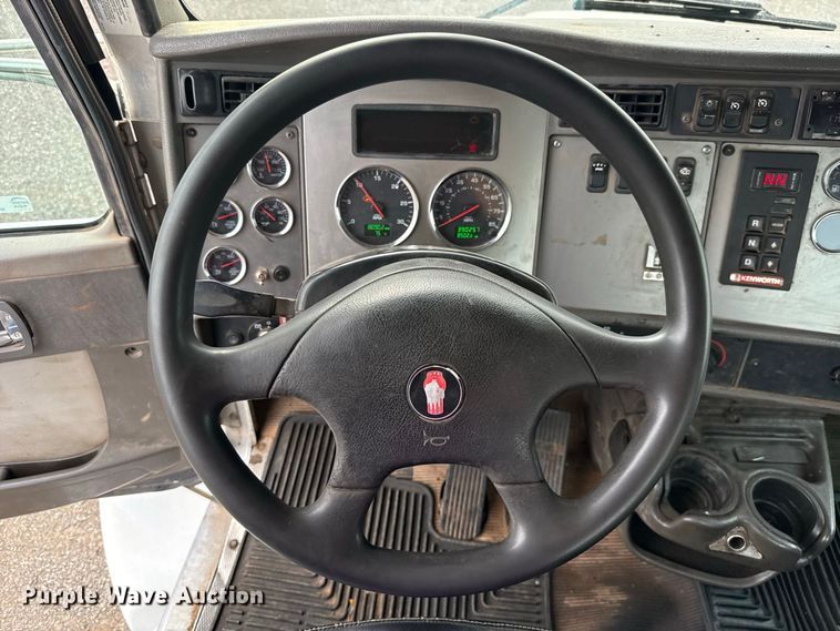 image for item FC4451 2016 Kenworth T300 truck cab and chassis