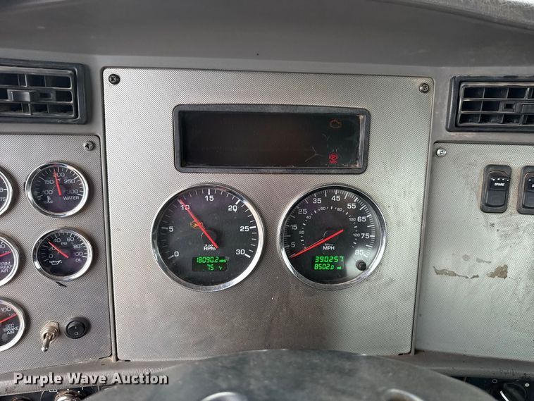 image for item FC4451 2016 Kenworth T300 truck cab and chassis