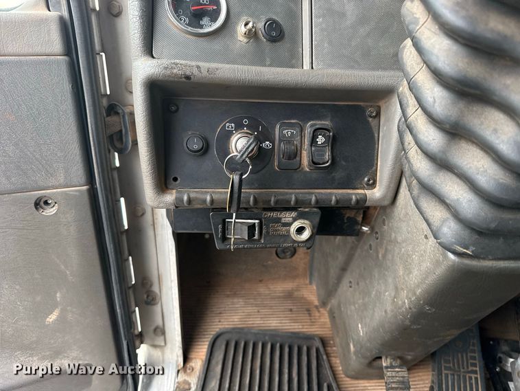 image for item FC4451 2016 Kenworth T300 truck cab and chassis