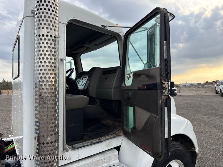 image for item FC4451 2016 Kenworth T300 truck cab and chassis