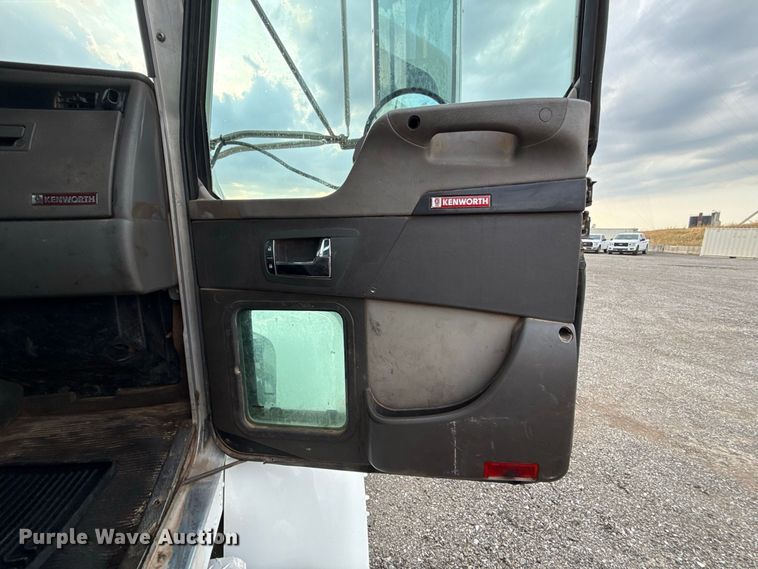 image for item FC4451 2016 Kenworth T300 truck cab and chassis