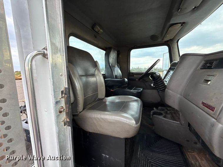 image for item FC4451 2016 Kenworth T300 truck cab and chassis