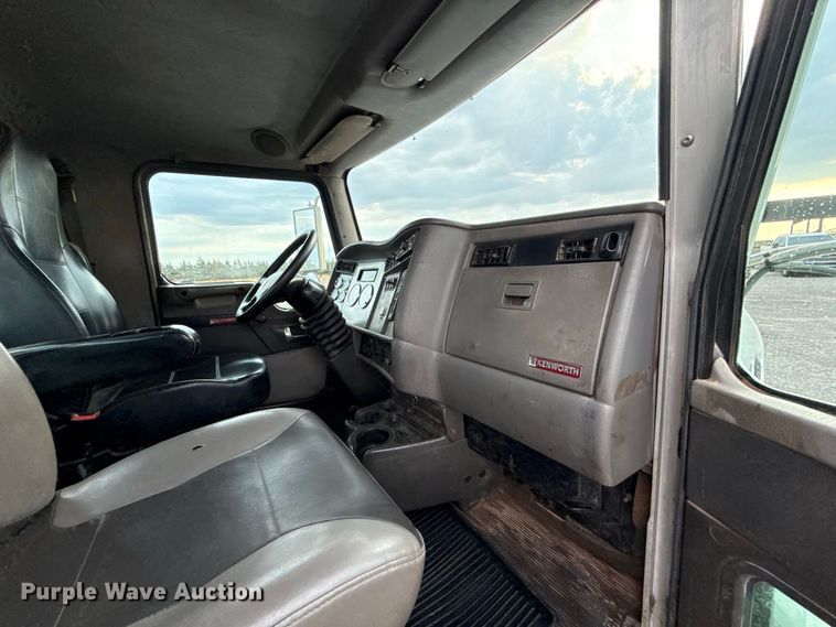 image for item FC4451 2016 Kenworth T300 truck cab and chassis