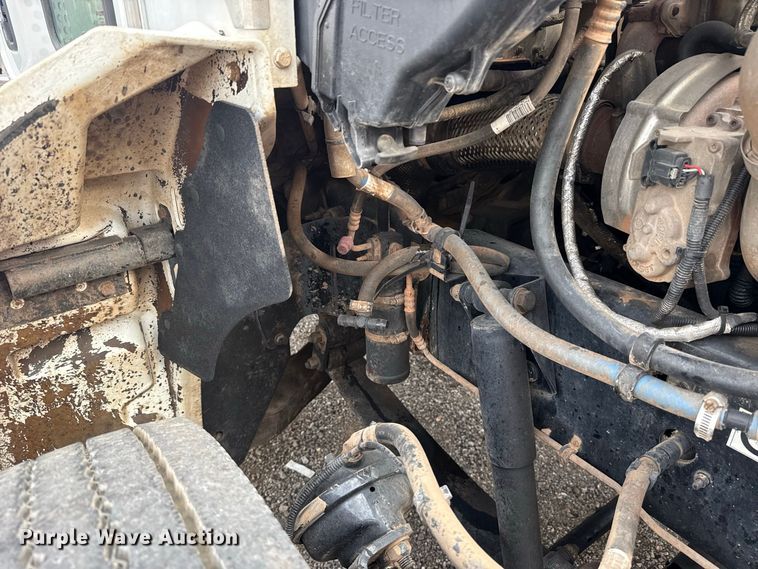 image for item FC4451 2016 Kenworth T300 truck cab and chassis