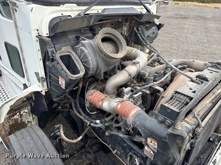 image for item FC4451 2016 Kenworth T300 truck cab and chassis