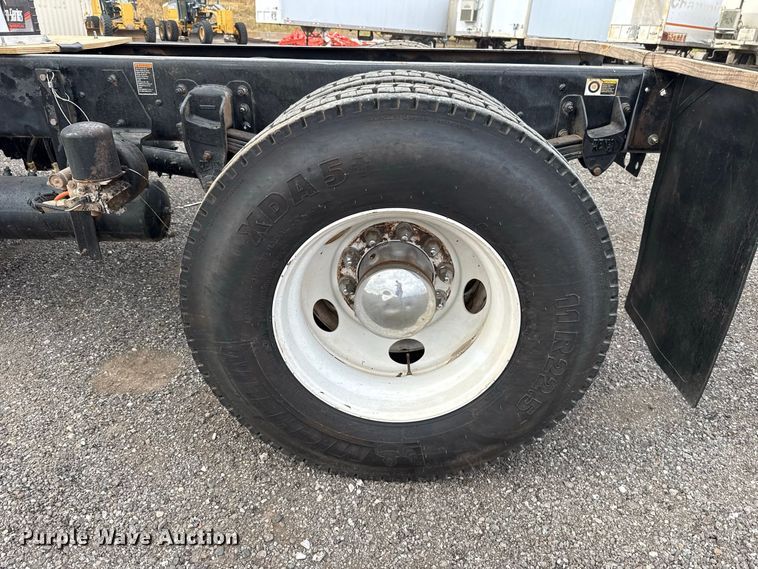 image for item FC4451 2016 Kenworth T300 truck cab and chassis