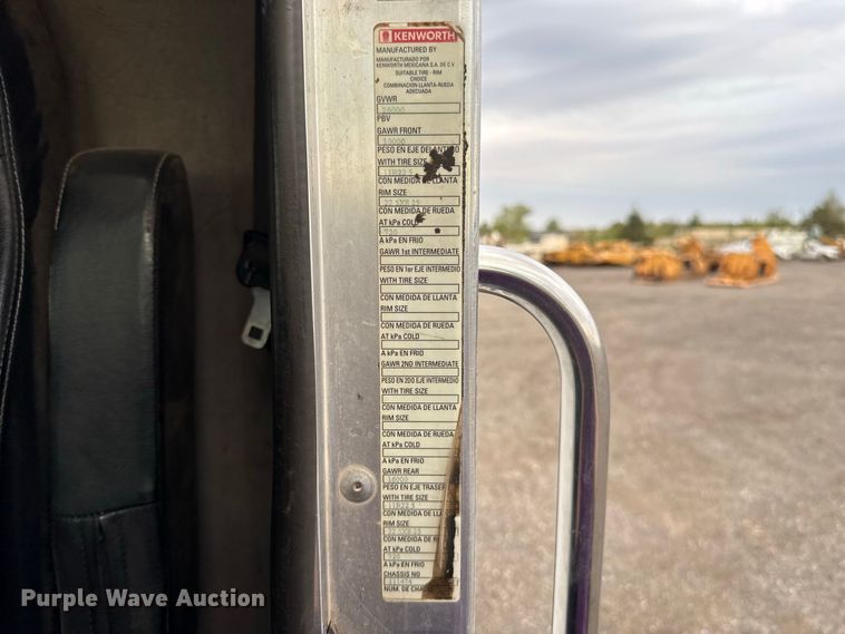 image for item FC4451 2016 Kenworth T300 truck cab and chassis