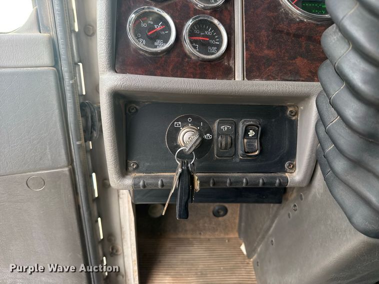 image for item FC4452 2016 Kenworth T270 truck cab and chassis