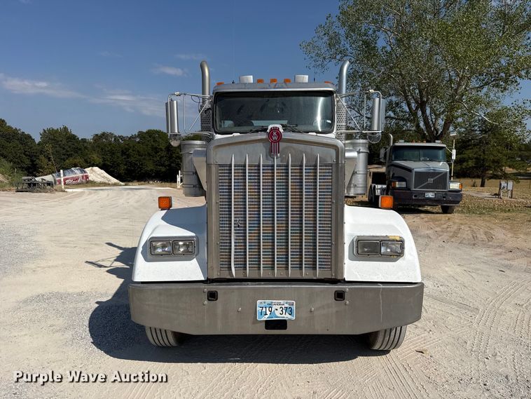 image for item FC4455 2008 Kenworth W900 semi truck