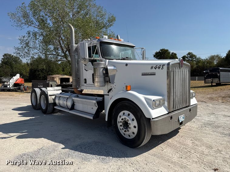 image for item FC4455 2008 Kenworth W900 semi truck