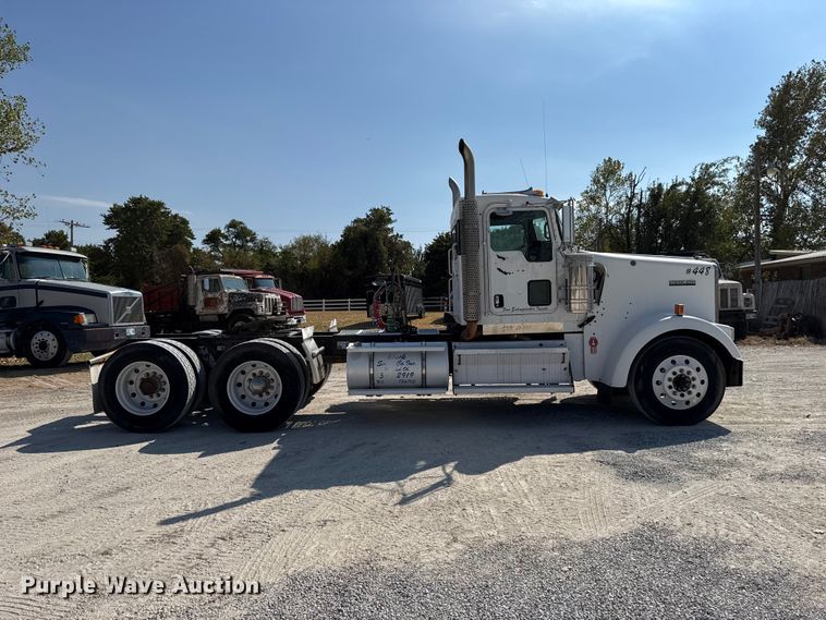 image for item FC4455 2008 Kenworth W900 semi truck