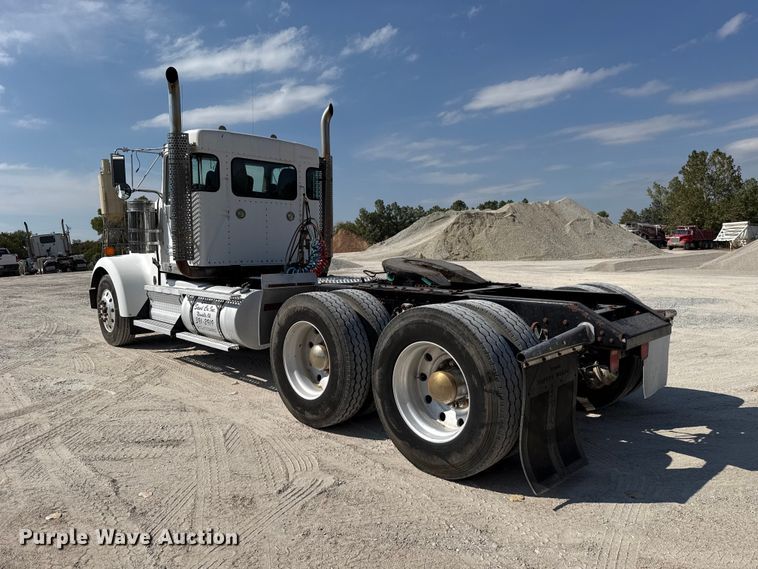 image for item FC4455 2008 Kenworth W900 semi truck