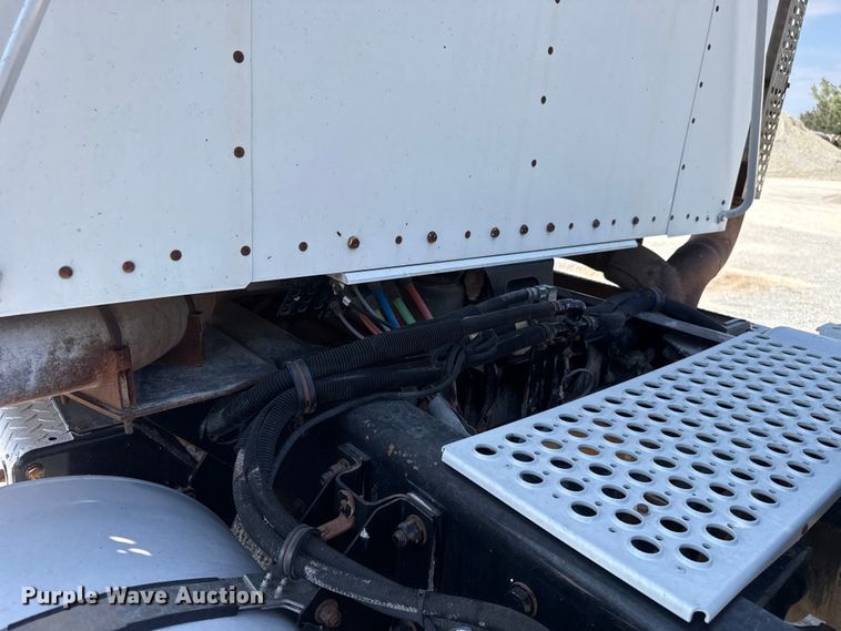 image for item FC4455 2008 Kenworth W900 semi truck