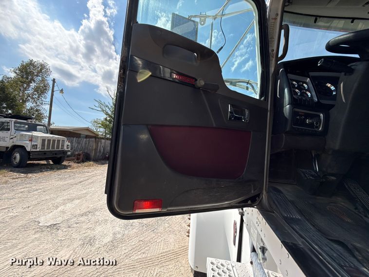 image for item FC4455 2008 Kenworth W900 semi truck
