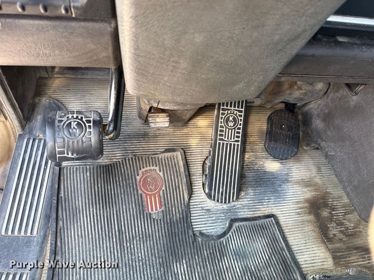 image for item FC4455 2008 Kenworth W900 semi truck